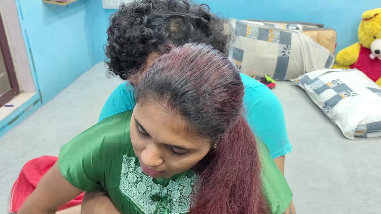 Vaishnavysharunraj: Coppia arrapante romanticismo notturno con tette pressa in camera da...