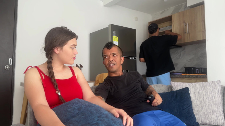 Julianaburning: सबसे सेक्सी सौतेली माँ अपने पति को देखे बिना अपने छोटे सौतेले बेटे को चोदती है।