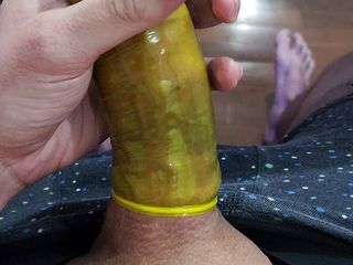 Lk dick: Mijn nieuwe kleurrijke condoom.