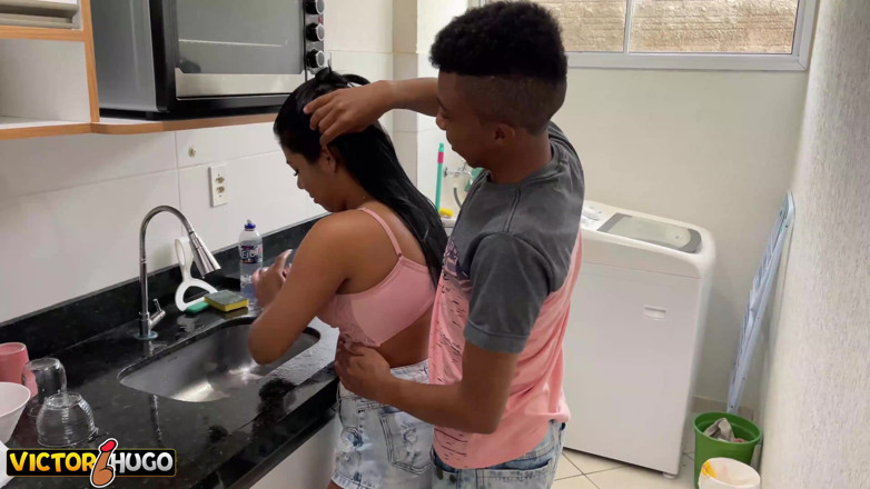 VictorHugo: Curtindo minha esposa na cozinha