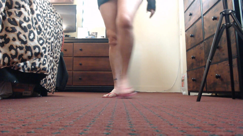 Abby Anna: Pink flip flop walking