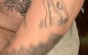Tatted dude: 문신을 한 스트립 애널