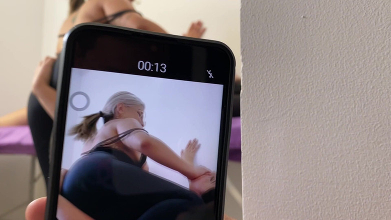 Naty Delgado: Je baise ma meilleure amie dans la piscine jusqu’à ce...