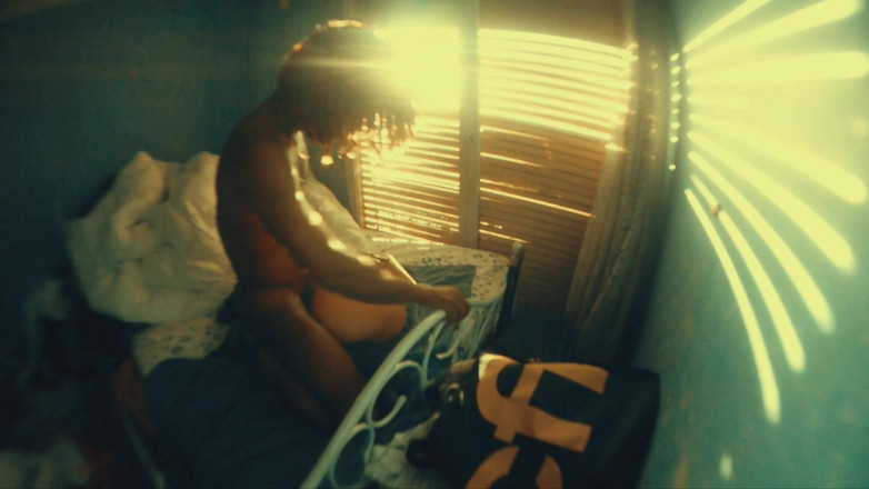 Dorian DomTop: Behind the Scene: Relaxando com uma boneca branca