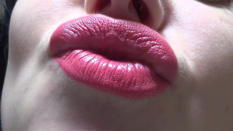 Goddess Misha Goldy: Baci e anatra la faccia con grandi labbra rosa