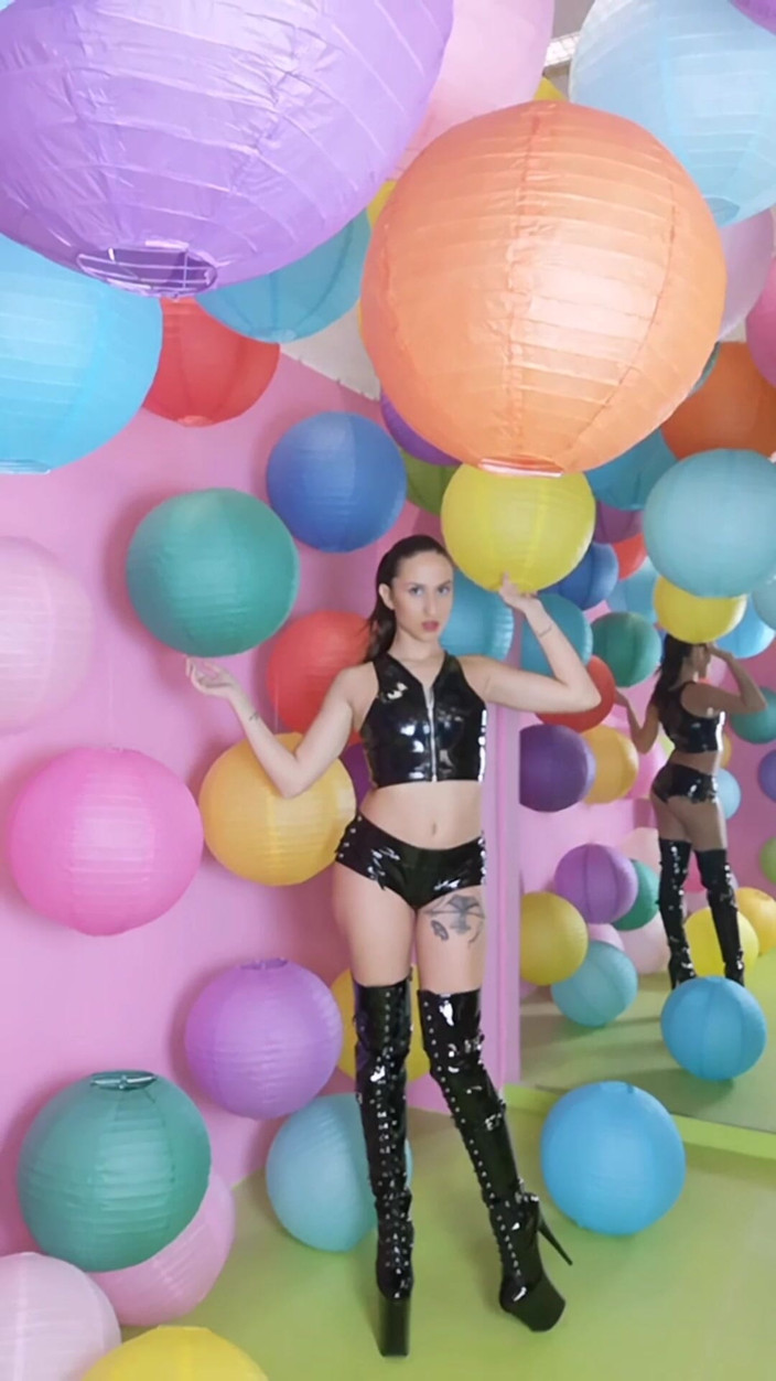 Miss Lith Domina: Penggambaran Fetish PVC