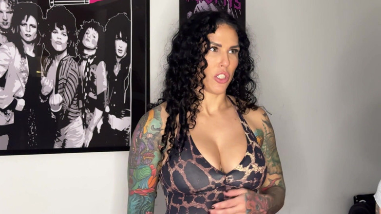 Bianca Bailee: Hai huấn luyện viên cá nhân hứng tình tag-team khách...