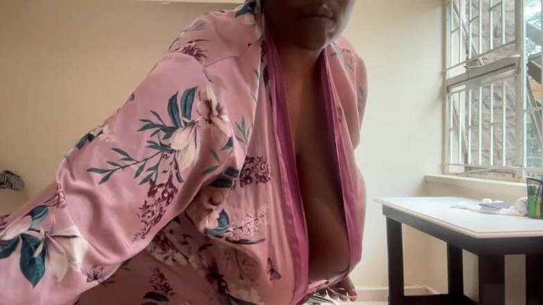Legendary Booty Overdose: Rondborstige bbw stripteasing