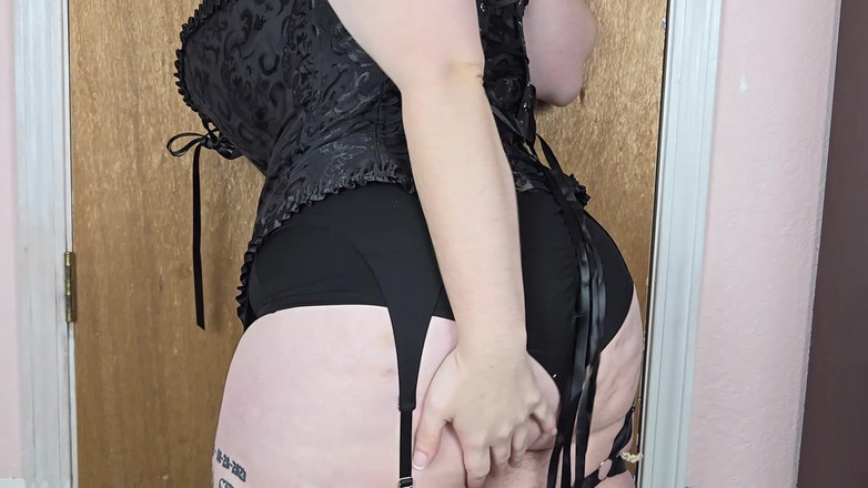 Mushroombitchx: Готическая подруга вейпирует для тебя в корсете