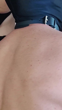 Uma esposa e marido bissexual dão a um convidado um rimming. Eles comem esperma. Série 21822