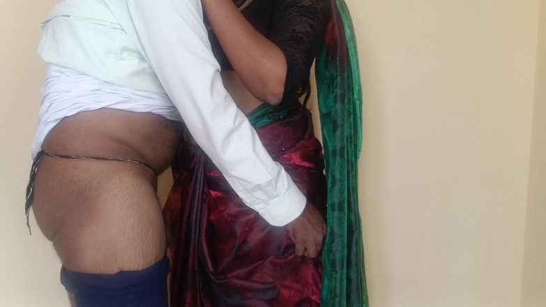 Magilmathi: Videoclip viral cu romantism fierbinte al profesoarei de la facultate