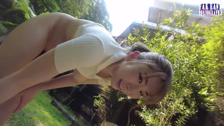 Far East pornography: Stuiterende I Cup Overname als een gewaagde schoonheid diep in...