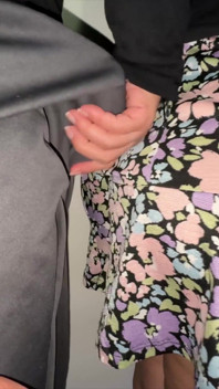 Vous Pouvez Le Voir Quand Elle Caresse Le Pénis De L’inconnu