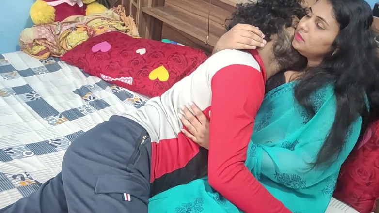 Vaigavarun45: bedroom ki saari men hot patni ki jordaar chudaee