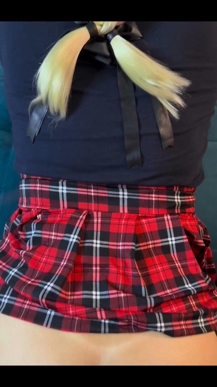 MrsVictoria: Une tapette se fait baiser en POV