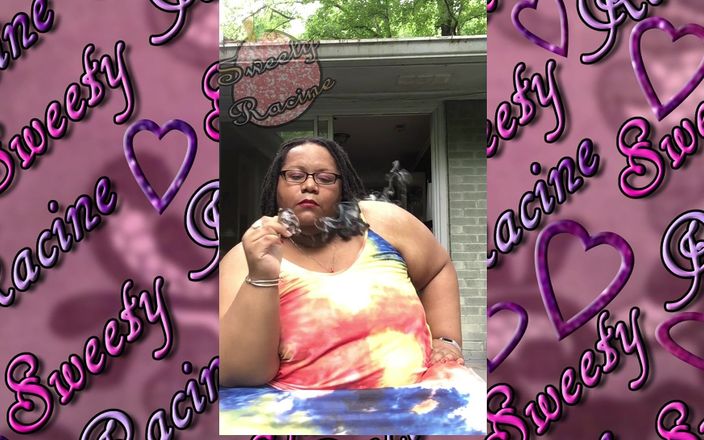 Sweety Racine: 超级肥胖的白人女性在户外抽烟