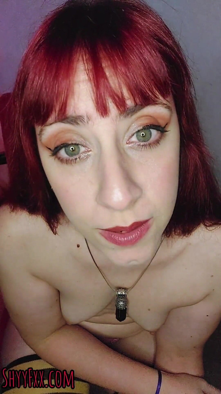 Tu Gauchita Argentina: Shyyfxx, la femme de ménage est obsédée par ta bite !...