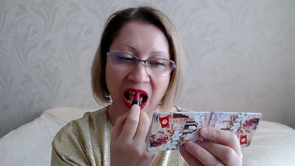 Dream Factory: Aplikasi lipstik merah