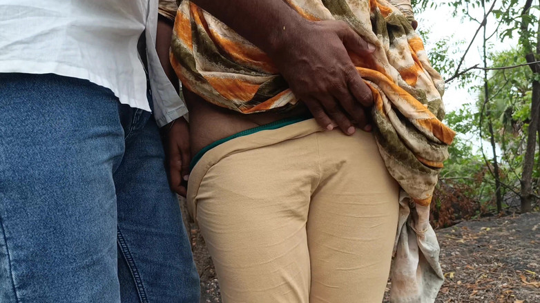 Apple baby: Outdoor breast and pussy licking viral video