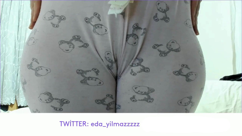 turk_milf_porno: Kamel toe i pyjamas på nära håll