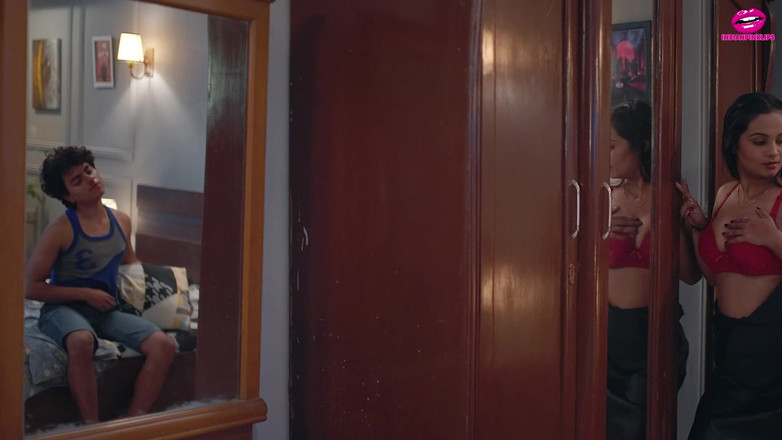 Indianpinklips: Un devar surprend une bhabhi en train de se faire...