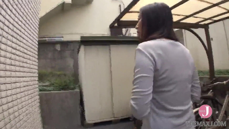 Celebrity Japan: The cute lady around the corner, her first AV appearance!...