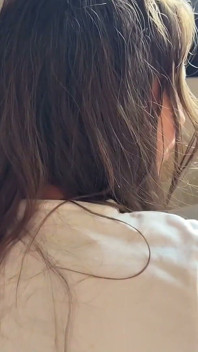Curvă umedă de bucătărie cu păr de la nu la a lua-o pe masă și scaun