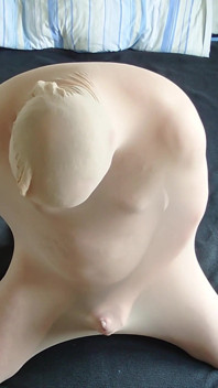 Carmen 나일론 소년은 나일론 케이스에 있습니다.
