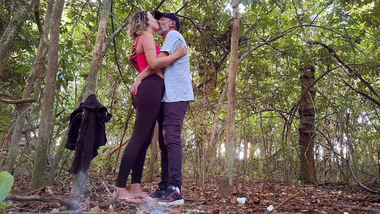 Gabi SweetCouplesStories: Conhecendo uma garota do interior na rua e levando-a para...