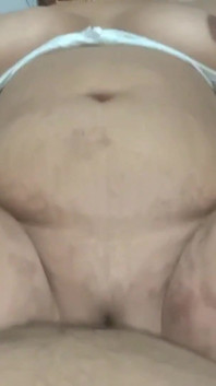 Trik nebo treat šukání s mojí sexy nevlastní sestrou a její kamarádkou s velkými prsy