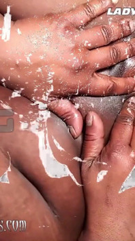 Passez chez Ladysable pour voir les dernières et les plus grandes vidéos pour adultes