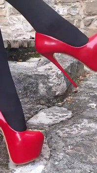 MiLF con belle gambe e tacchi alti incredibili
