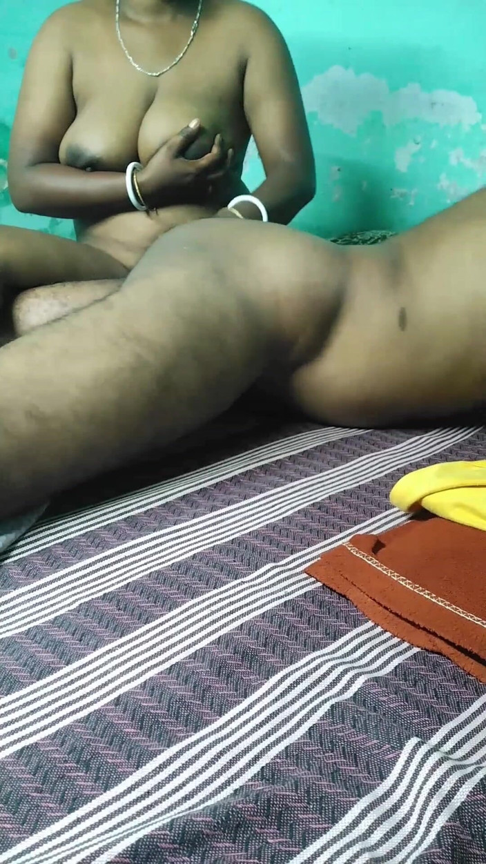 Riya darling: Bhabi India melancap dan pancutan mani dalam pantat