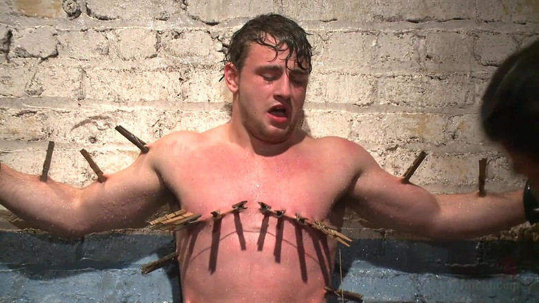 30 Minutes of Torment: 双性恋体运动员迎接30mt挑战