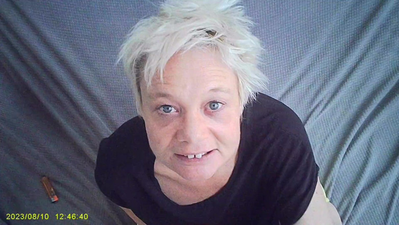 Sofy13: Anh ấy lan tỏa vết chích của tôi và đụ mạnh vào...