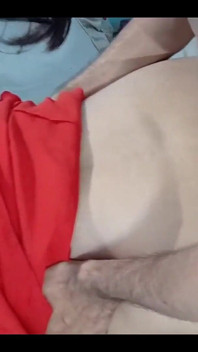 Quand la femme a été surprise en train de baiser, le mari a commencé à l’enculer de colère. Sodomie d’une femme musulmane desi infidèle
