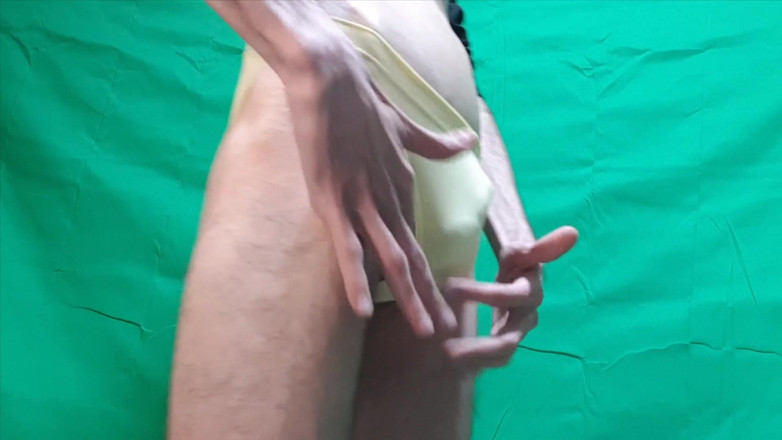 HeIsSooThin: Due perizoma gialle provano haul