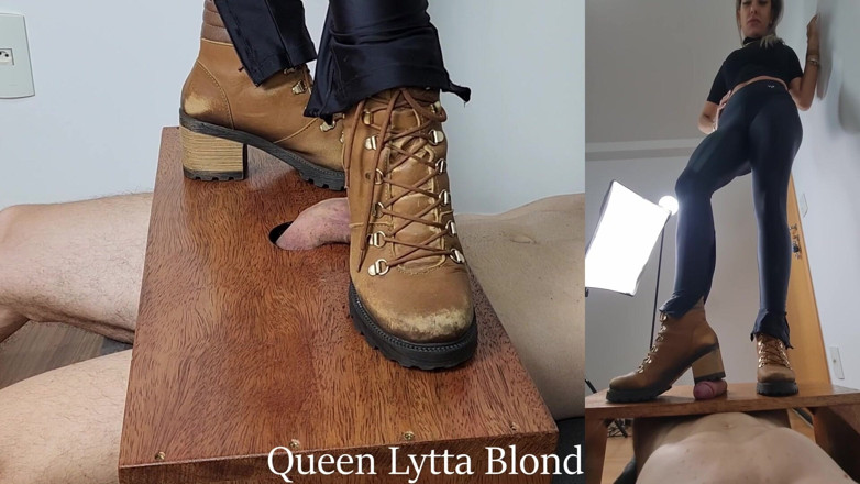 Queen Lytta ballbusting and cum lick: Королева Литта Блондин - сексуальні чоботи, тортури для яєць і члена, еп. 6 - 2 кути - тортури для члена - топтання члена - домінування ніг - приниження ніг - лупцювання яєць - c