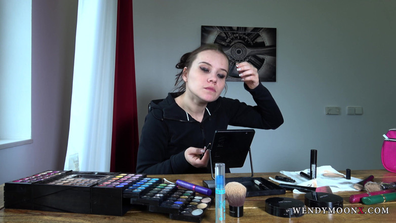 WWMAMM: Wendy Moon performansı için makyajı hazırlıyor