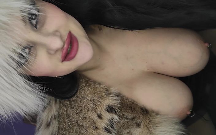Princess18_: Богиня в мехах скачет на твоем хуе в видео от первого лица