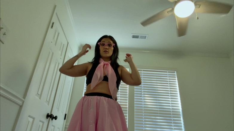 Kink in Time: Devyn’s Sultry 's Giantess Fantasy 4K POV de petits frissons vous attend !