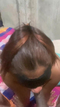 Pompino fatto in casa hotwife deep gaggin e pullingo peloso e lecca le palle