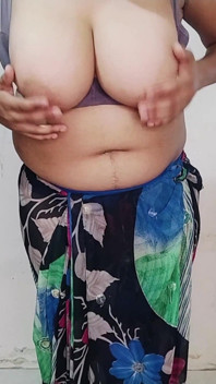 Bhabhi chiede al suo marito di aiutare con la dipendenza dal porno di devar