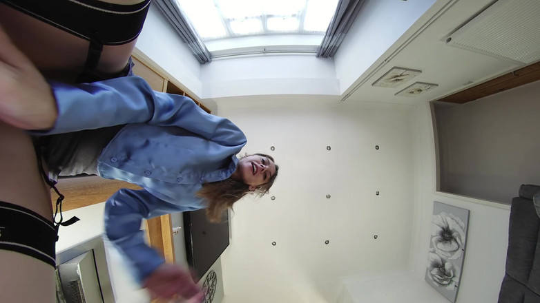 Jimmy Draws: Chloe Toy a Alex Louise sedí na obličeji