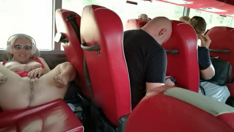 Bunny Production: Autobus honí a masturbuje