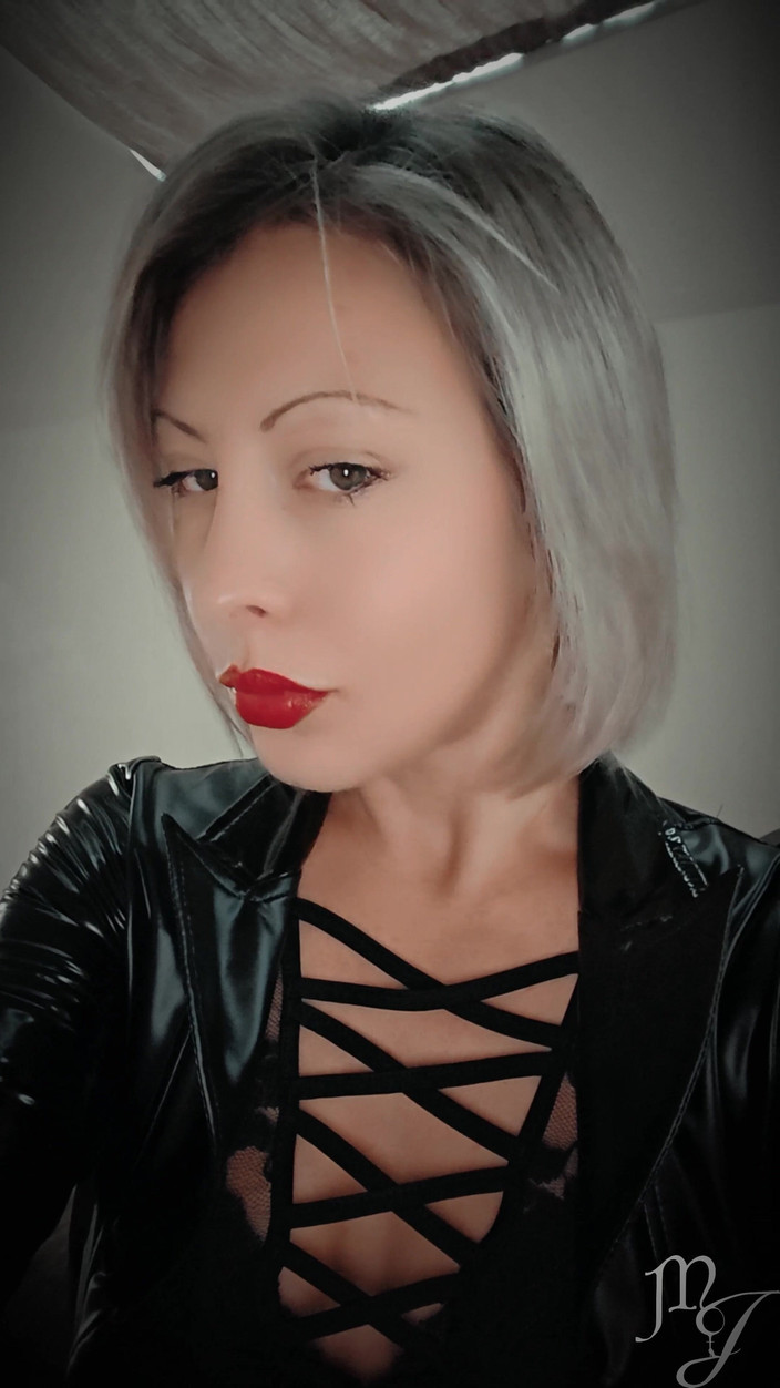 DeesseJulia: POV: Slave at My Nylon Feet - Mistress Julia