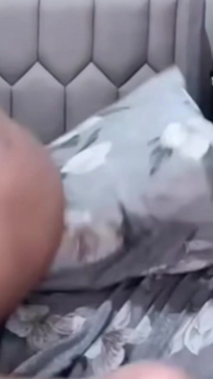 Novita_gemoy: Ejaculează pentru a doua oară