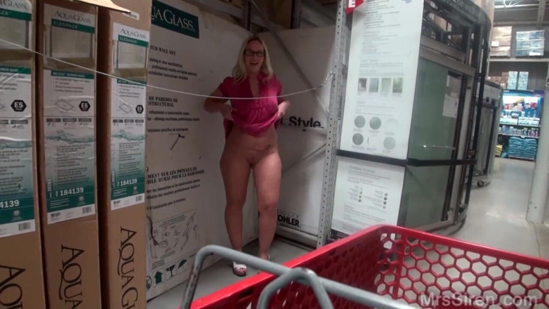 Siren XXX Studios: Żona masturbuje się i miga na zewnątrz