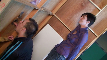 Male Dream: ग्लोरी होल में चूसना जबकि लड़की देख रही है