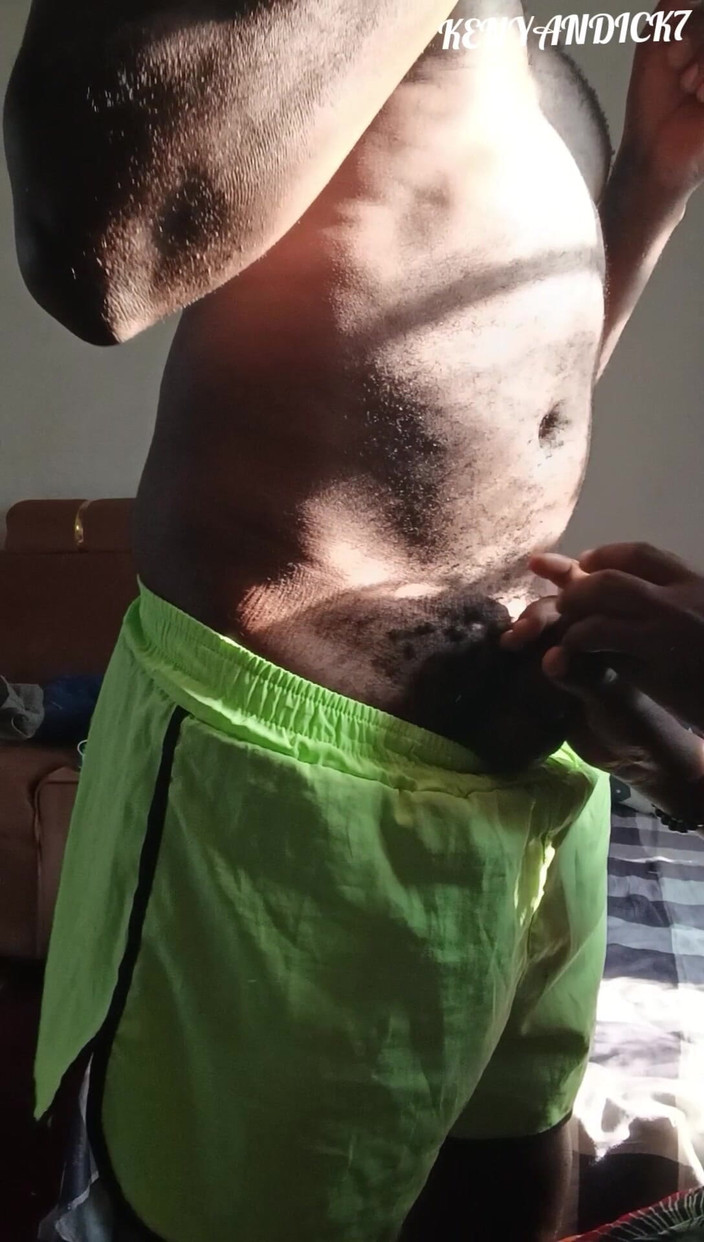 Kenyan Dick7: Tetangga baruku yang tetanggaku suka memeknya dientot habis-habisan sama kontol...